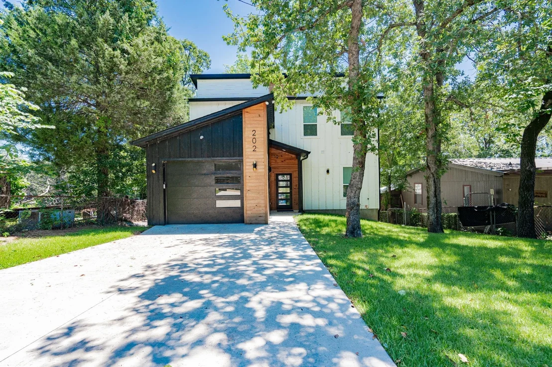 Photo of 202 Sunray Street