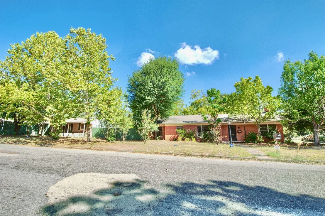 Photo of 819 Pecan Street