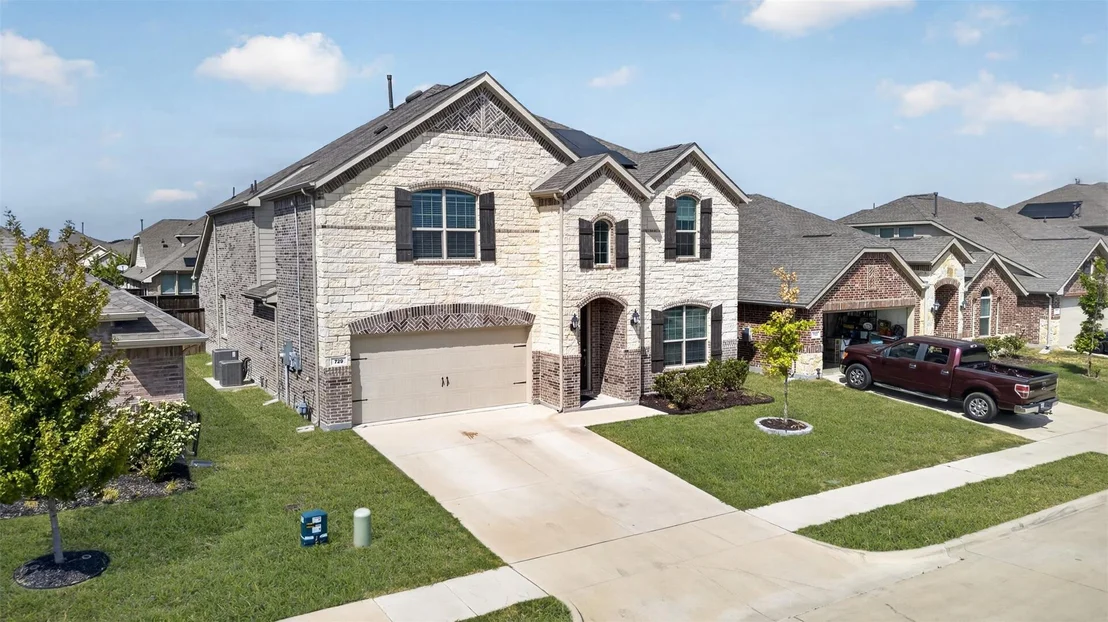 Photo of 729 Lombard Lane