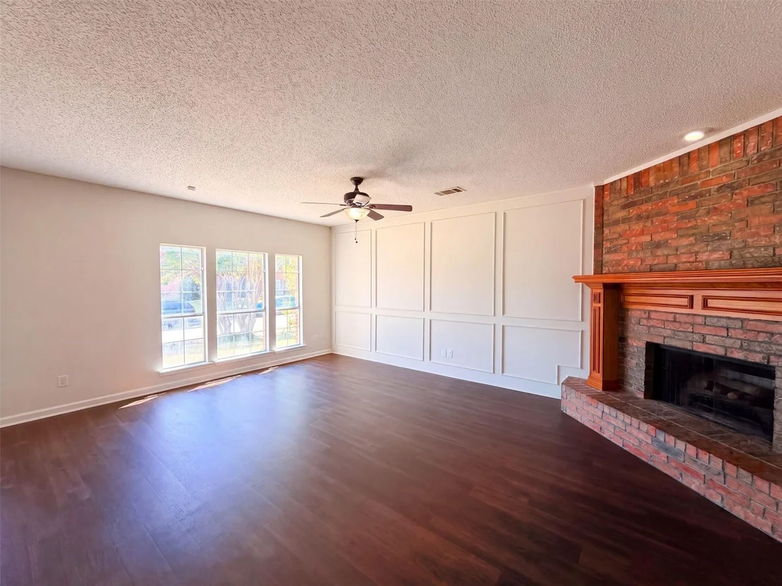 Photo of 2405 Waterloo Lane