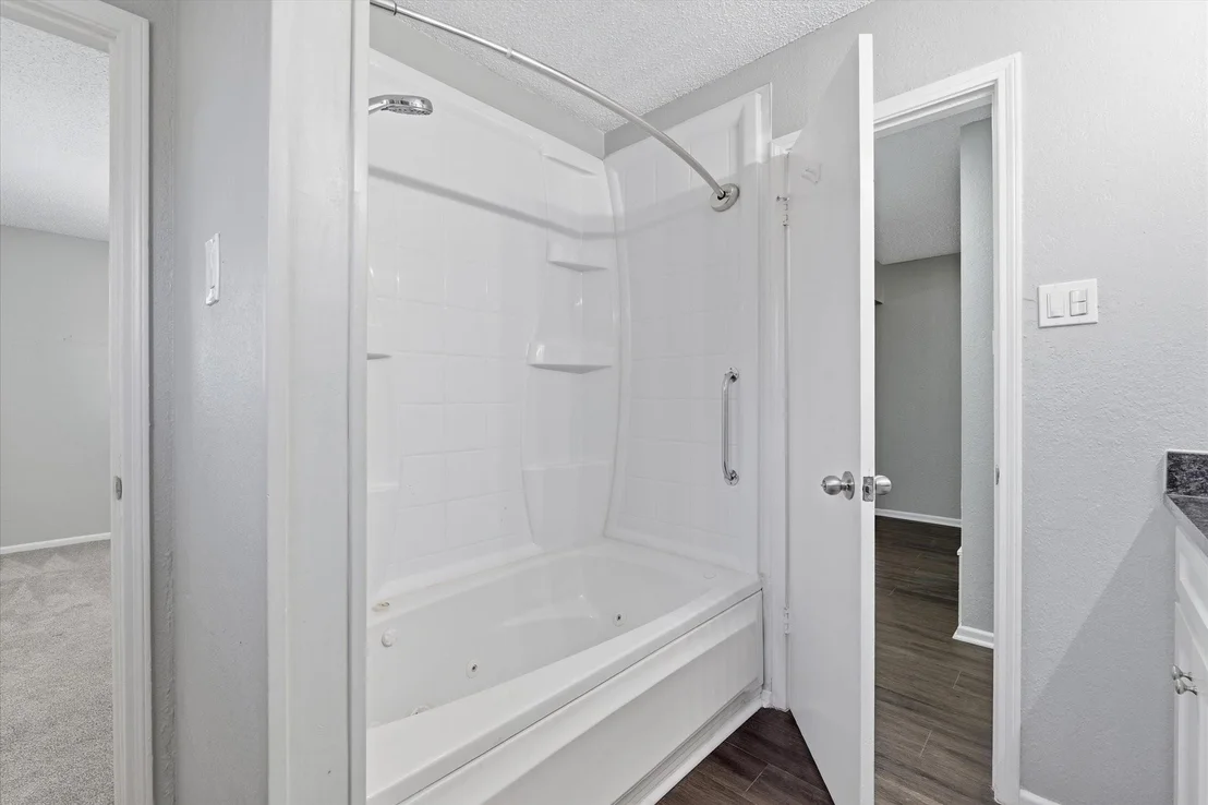 Photo of 140 Towne West Drive