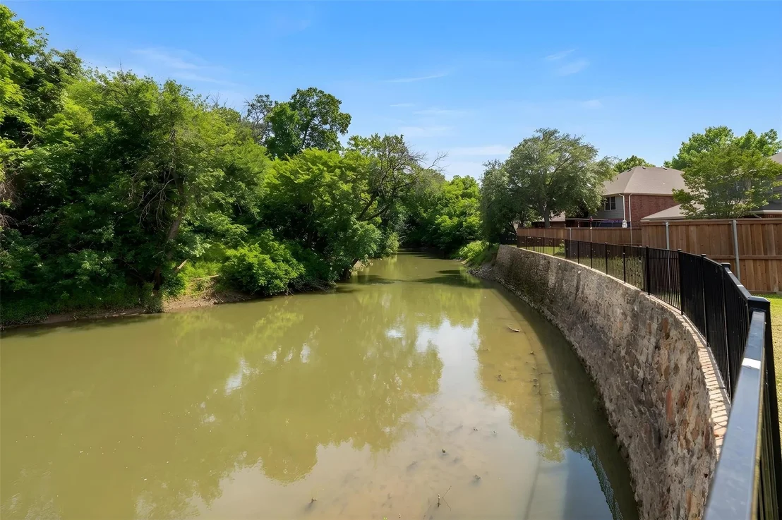 Photo of 937 Parker Drive