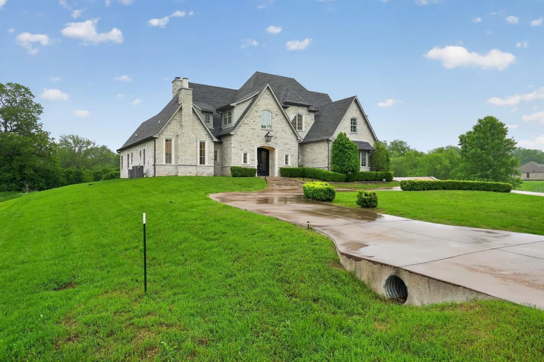 Photo of 230 Oak Tree Drive