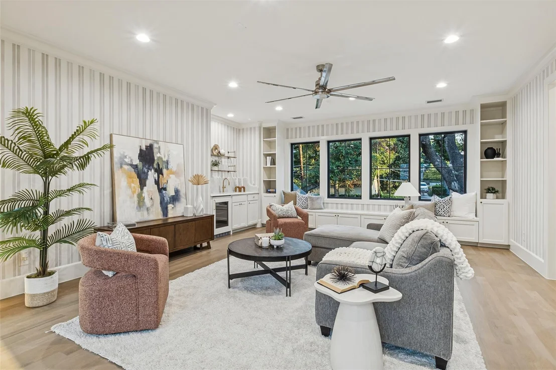Photo of 6910 Wabash Circle