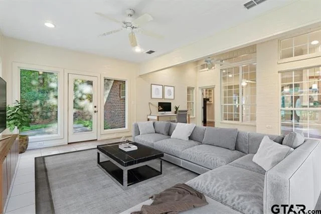 Photo of 1620 Brookhollow Drive