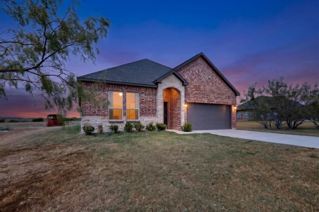 Photo of 925 Genesis Road