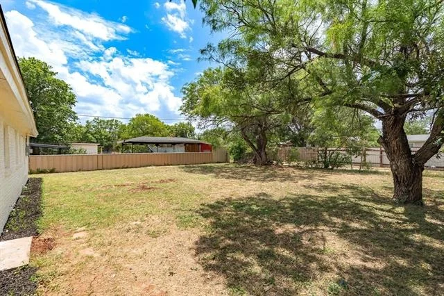 Photo of 2118 N Mockingbird Lane