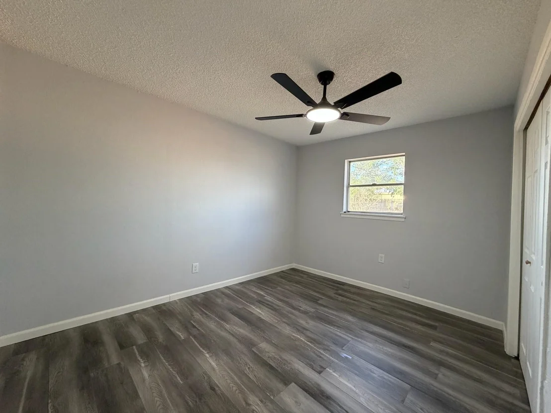 Photo of 5211 Longshore Drive
