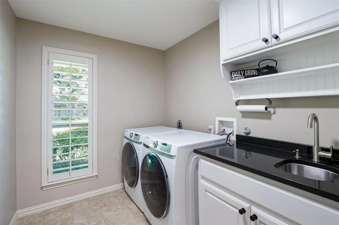 Photo of 2420 Windsor Place