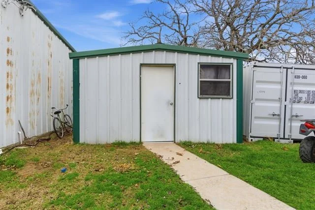 Photo of 301 Rhoades Lane