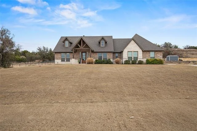 Photo of 916 Silverleaf Drive