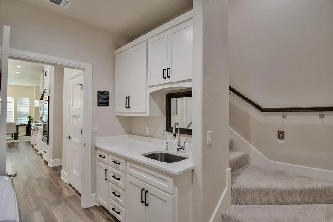 Photo of 8021 White Drive