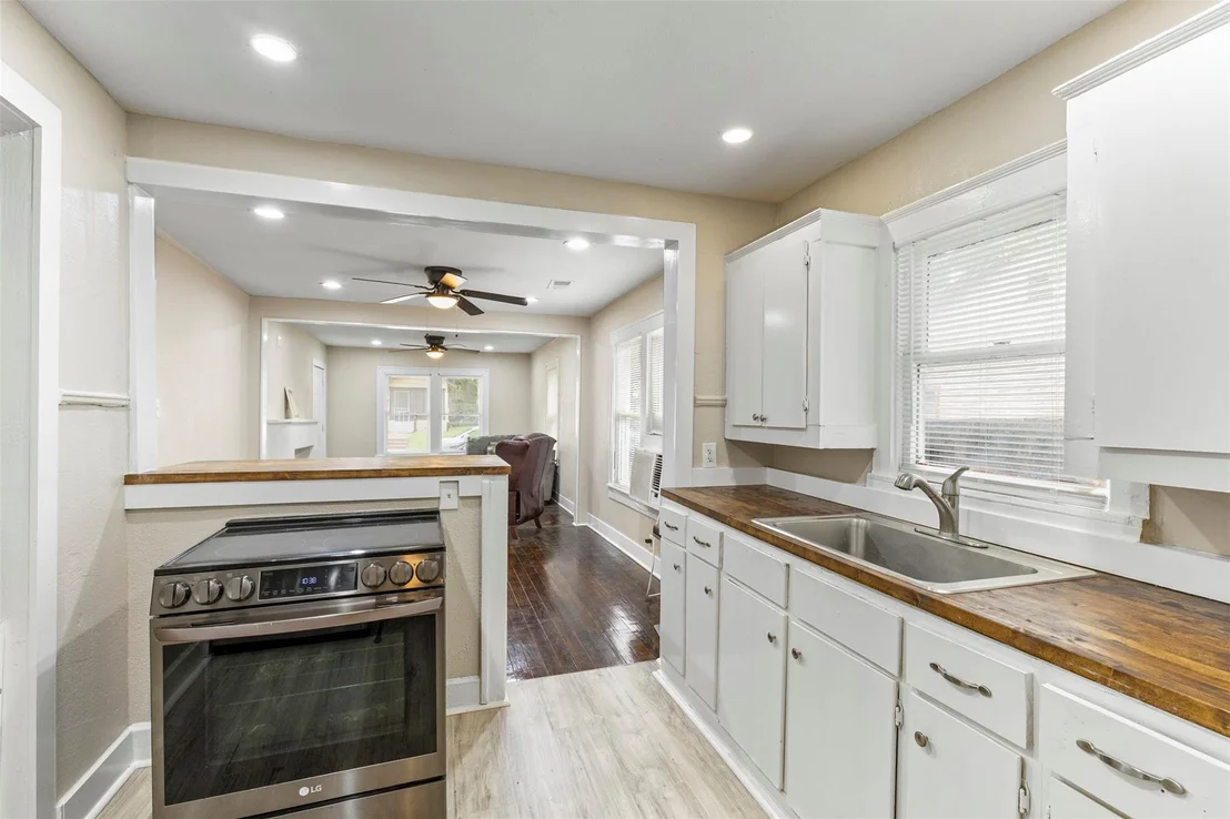 Photo of 3227 Spring Avenue