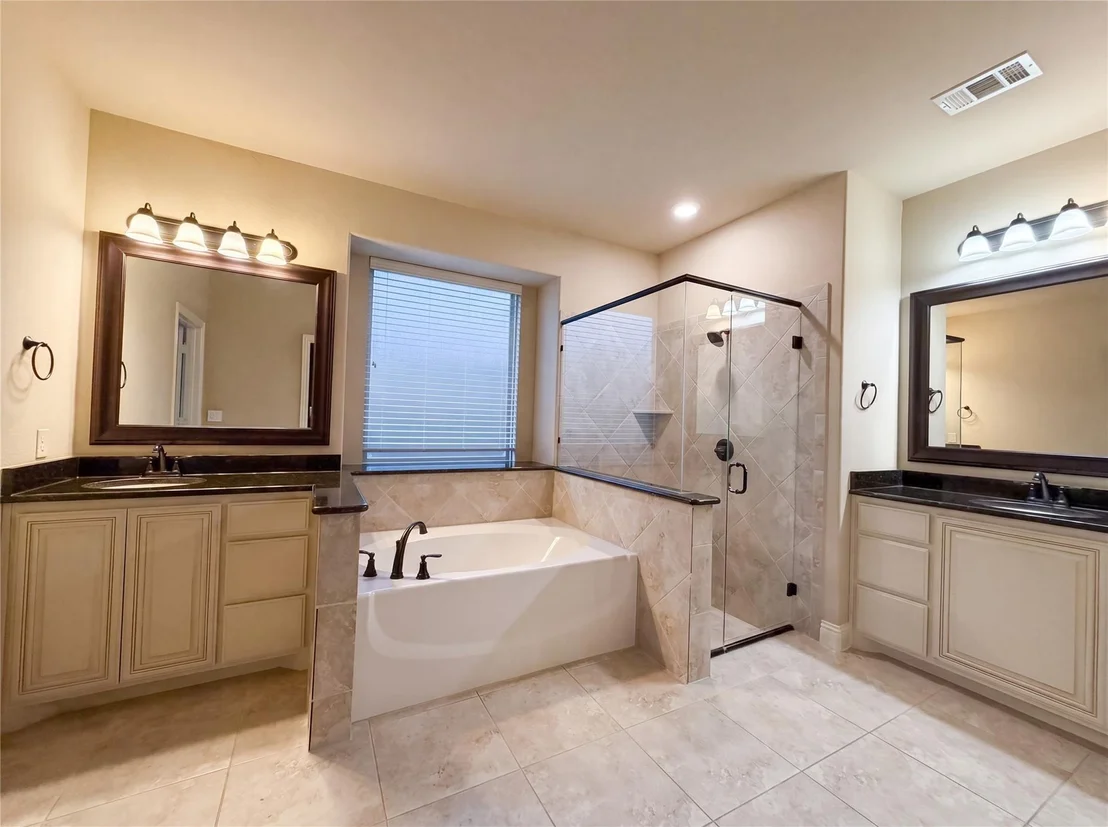 Photo of 725 Lyndhurst Drive