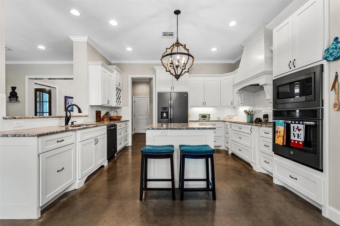 Photo of 580 Whispering Oaks