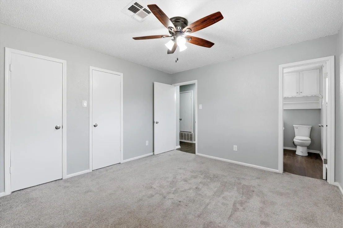 Photo of 140 Towne West Drive