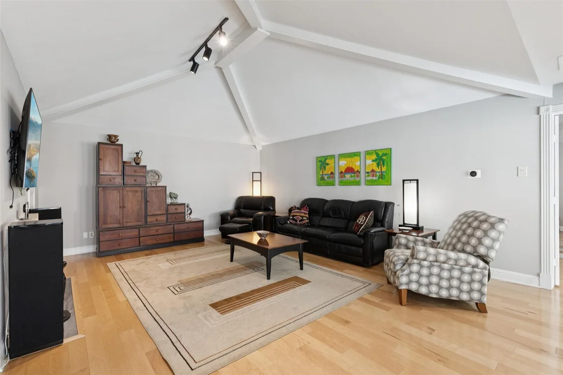 Photo of 7221 Pleasant View Drive