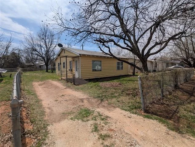 Photo of 2125 Oakland Drive