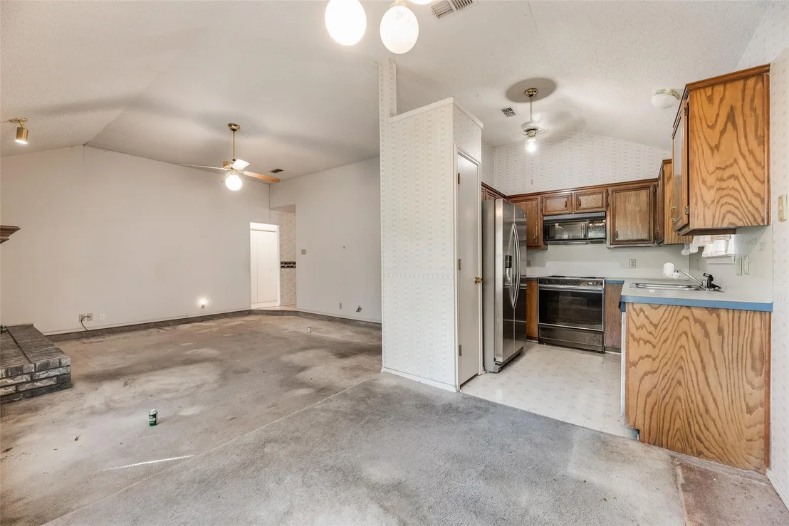 Photo of 6010 Maple Leaf Drive