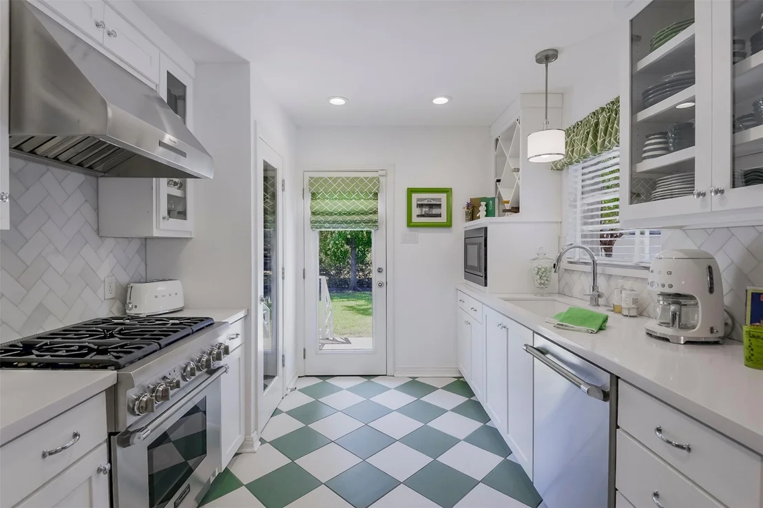 Photo of 1320 Barnes Drive