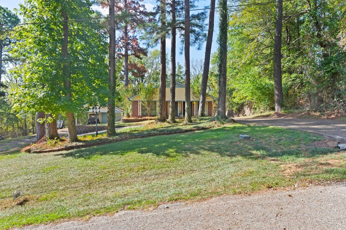 Photo of 1656 Pineview Lane
