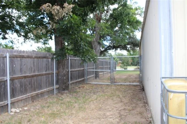 Photo of 208 PARK DR