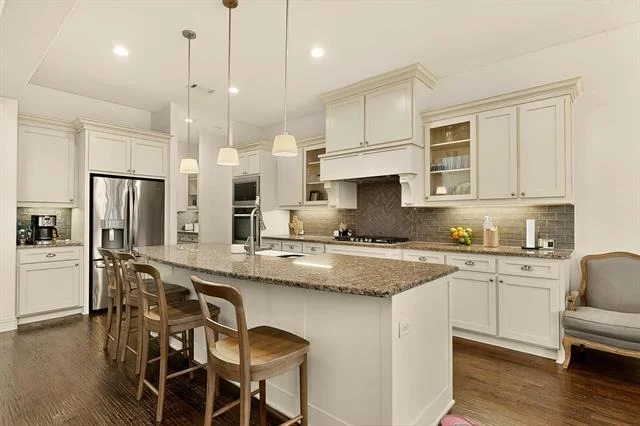 Photo of 1107 Devonshire Drive S
