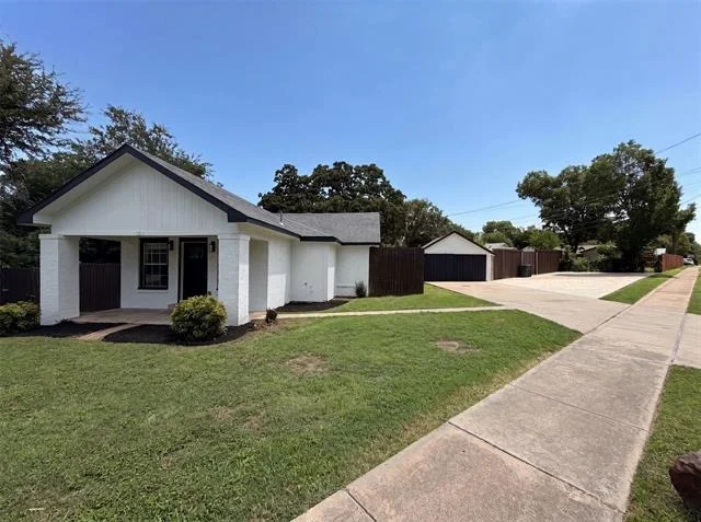 Photo of 420 Bluebonnet Drive