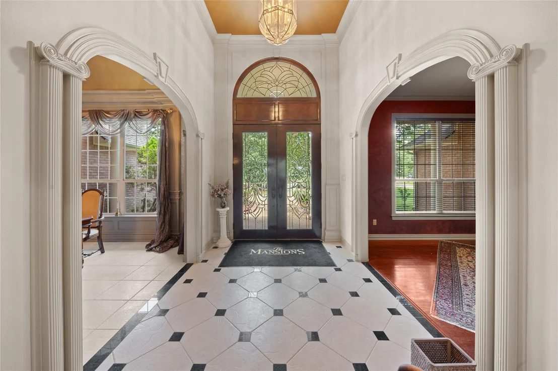 Photo of 7402 Hollytree Drive