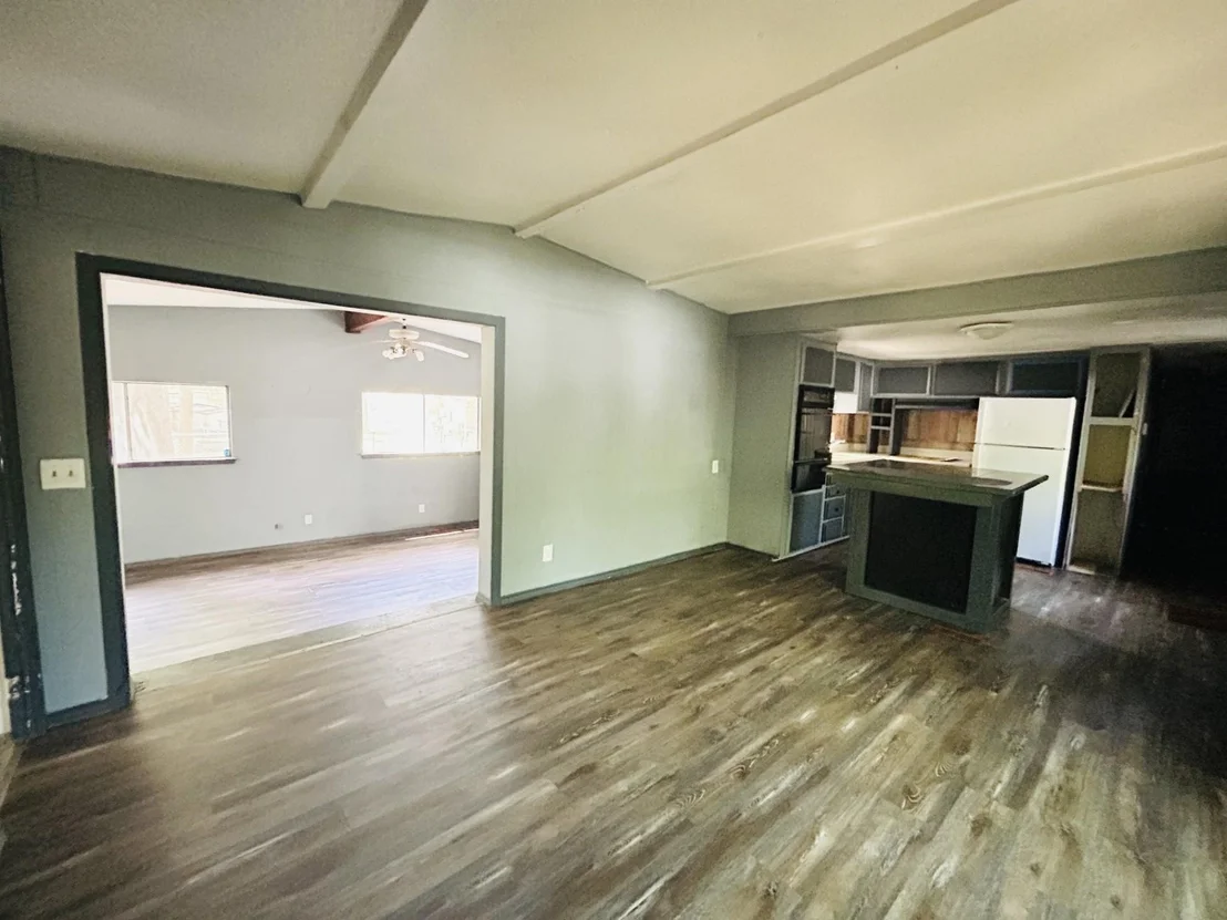 Photo of 305 Live Oak Lane