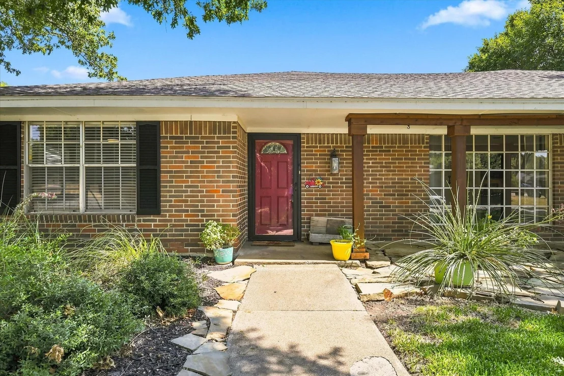 Photo of 2525 Eucalyptus Drive