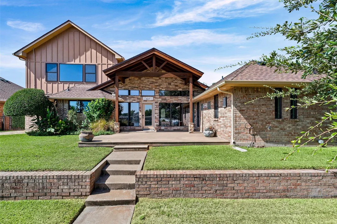 Photo of 2325 River Road