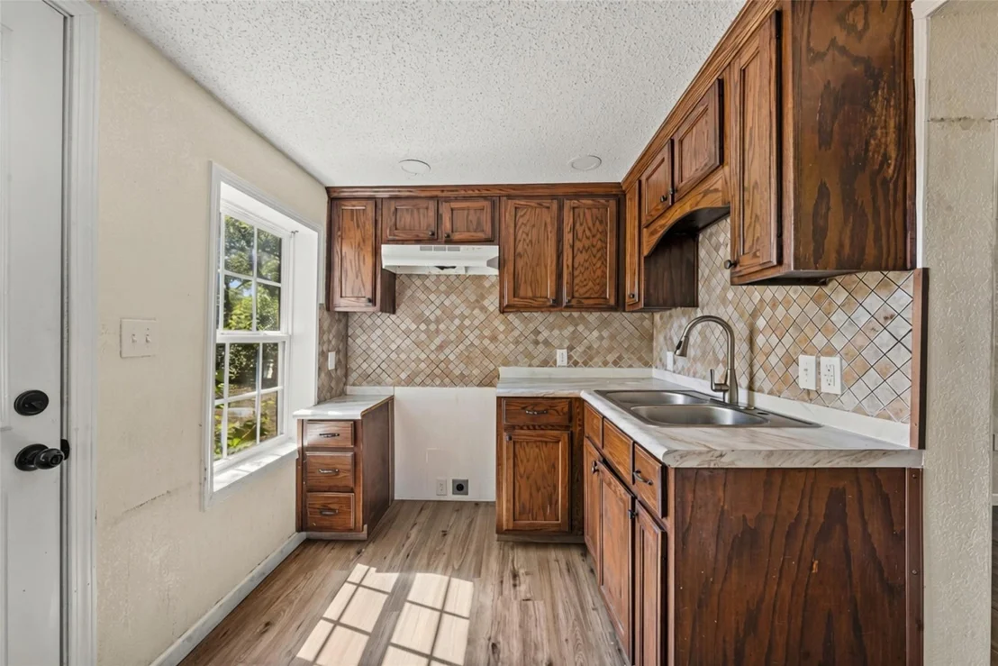 Photo of 1126 W 7th Street