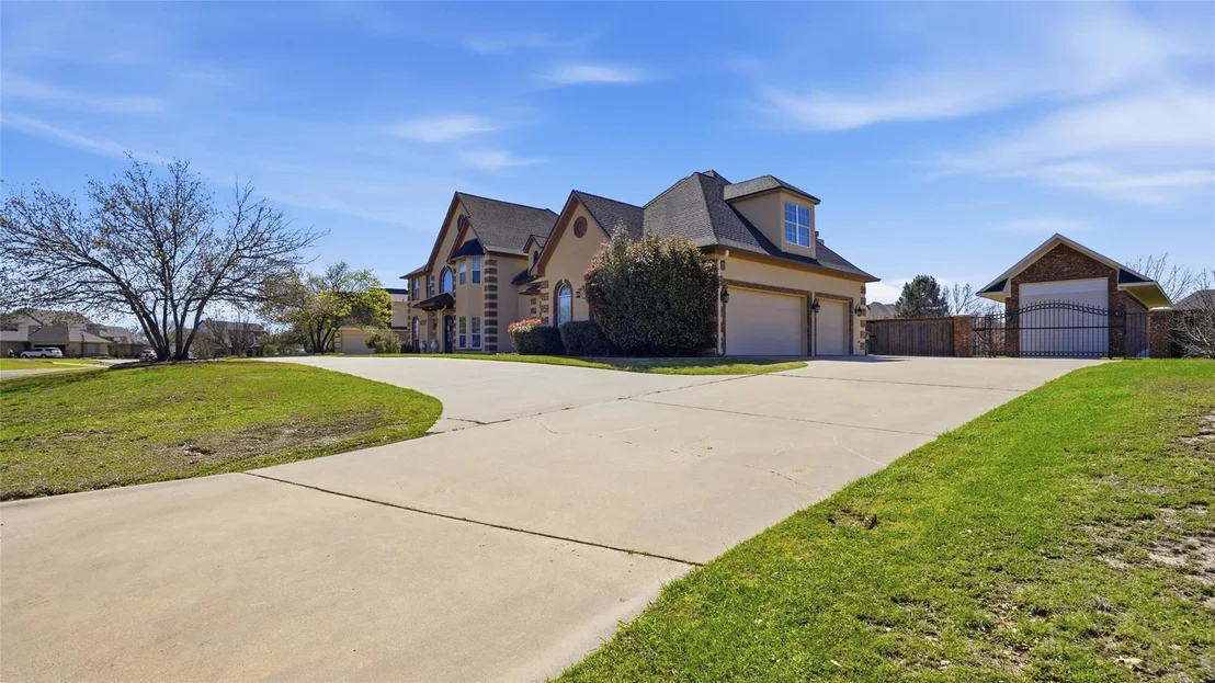 Photo of 1201 Saddle Lakes Drive