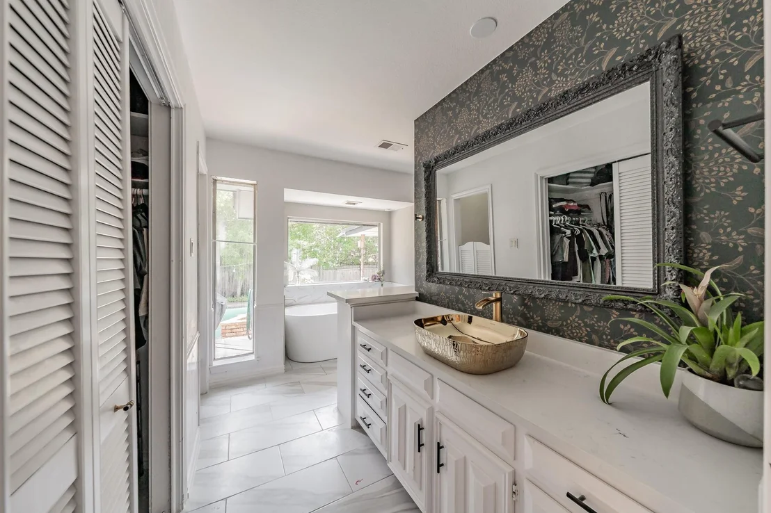 Photo of 2211 Midhurst Drive