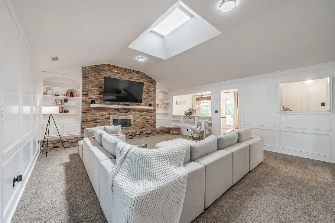Photo of 2211 Midhurst Drive