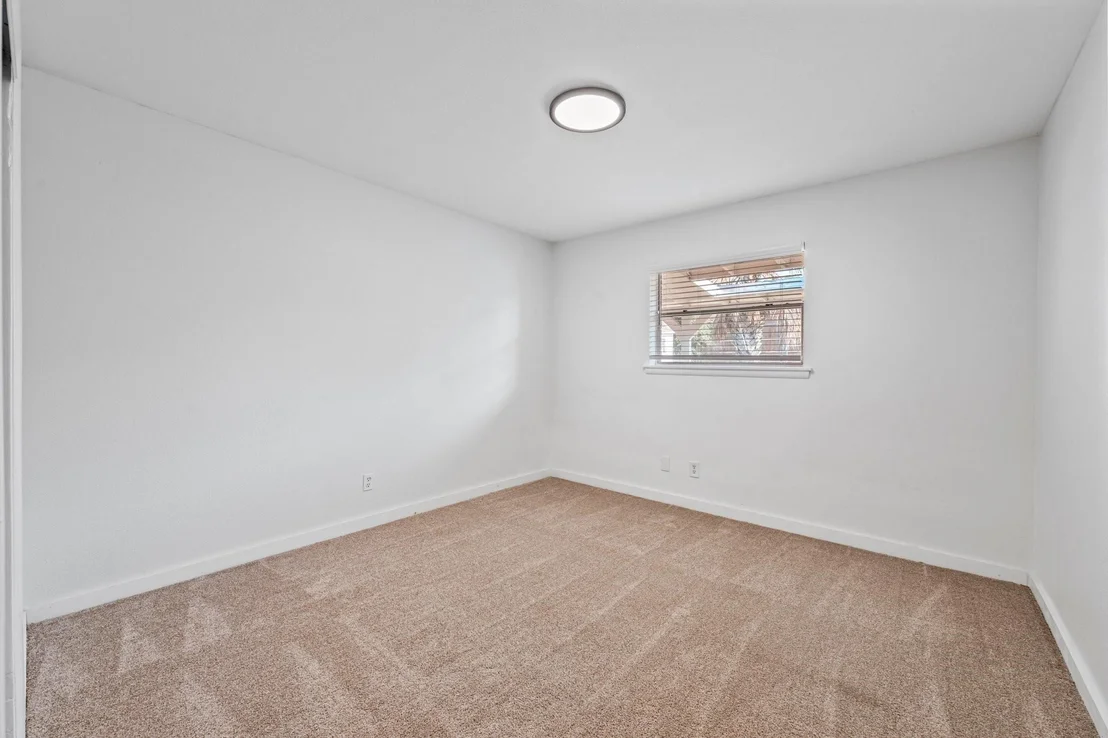 Photo of 600 Circleview Drive N