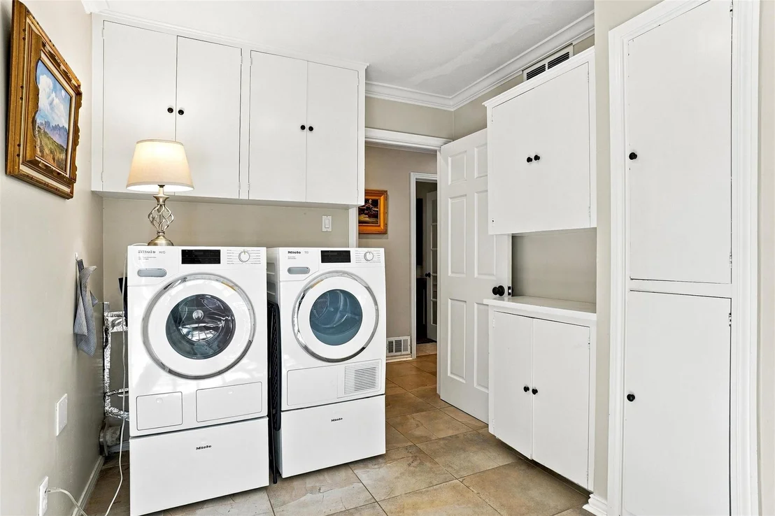 Photo of 933 Blue Lake Circle