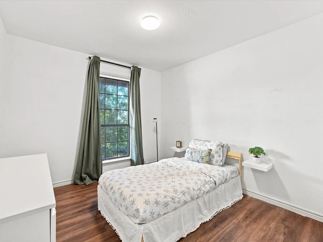 Photo of 840 Lynn Ann Drive