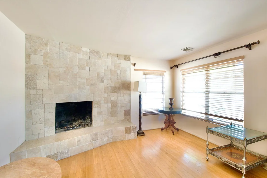 Photo of 819 Pecan Street