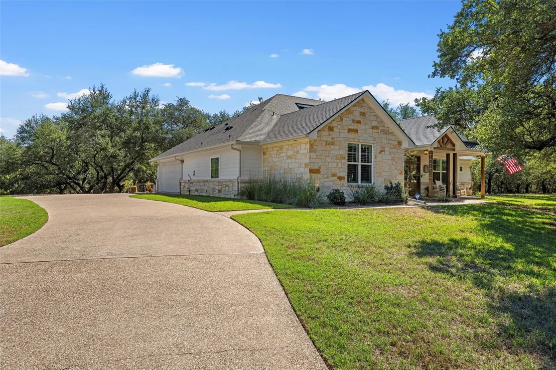 Photo of 320 Kandus Cove
