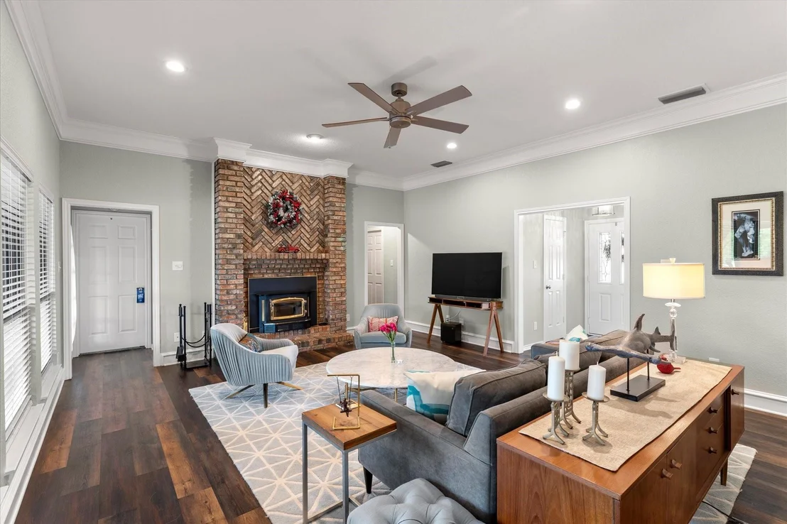 Photo of 10612 Live Oak Drive