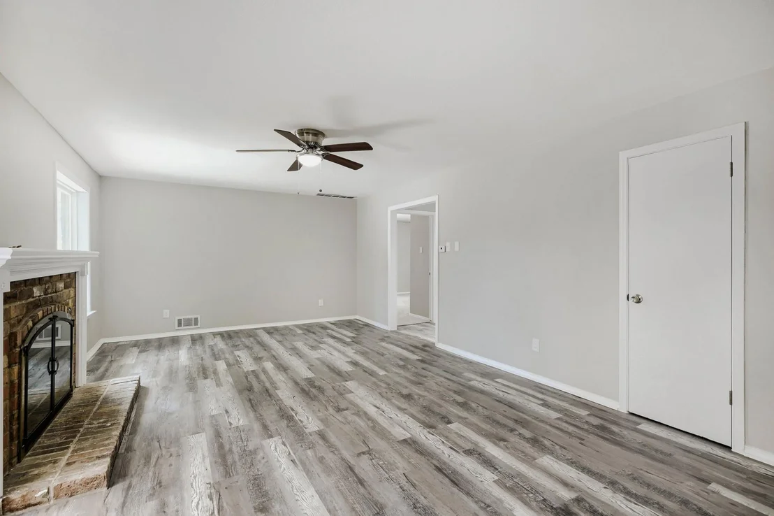 Photo of 1414 Dumont Drive