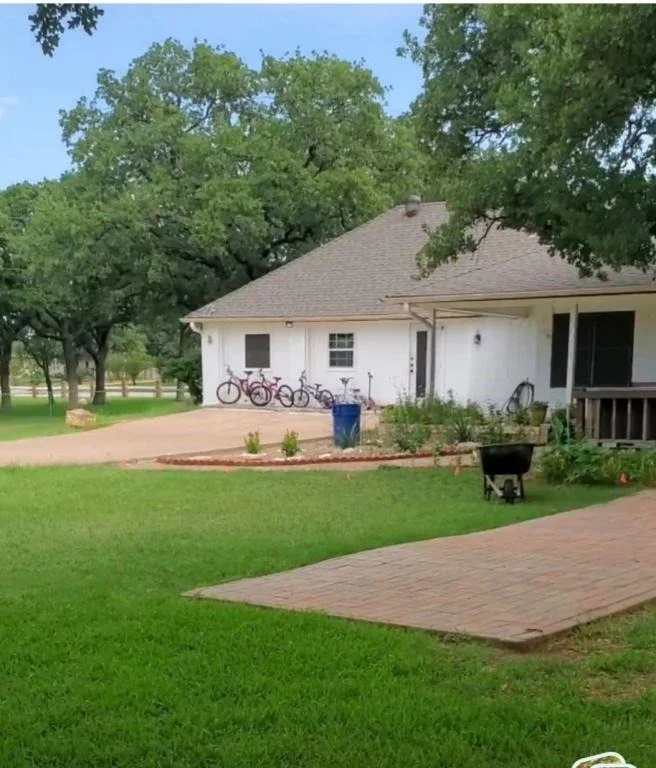 Photo of 2524 Mockingbird Road