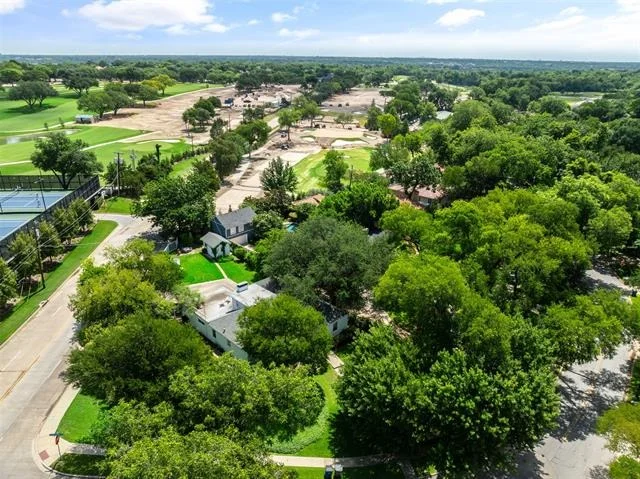 Photo of 622 N Brookside Drive