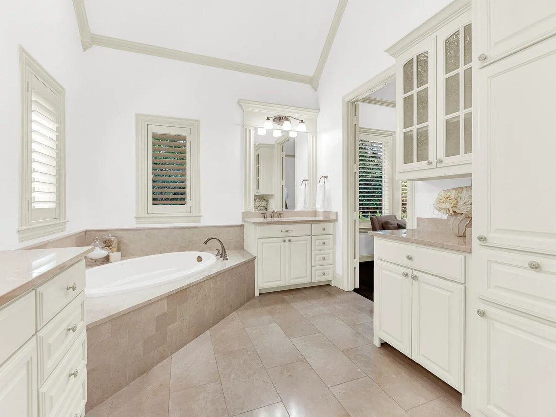 Photo of 2140 Sutton Place