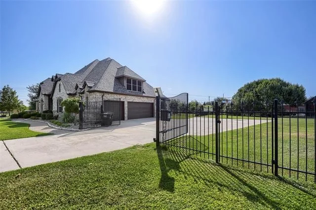 Photo of 1501 Willow Tree Drive