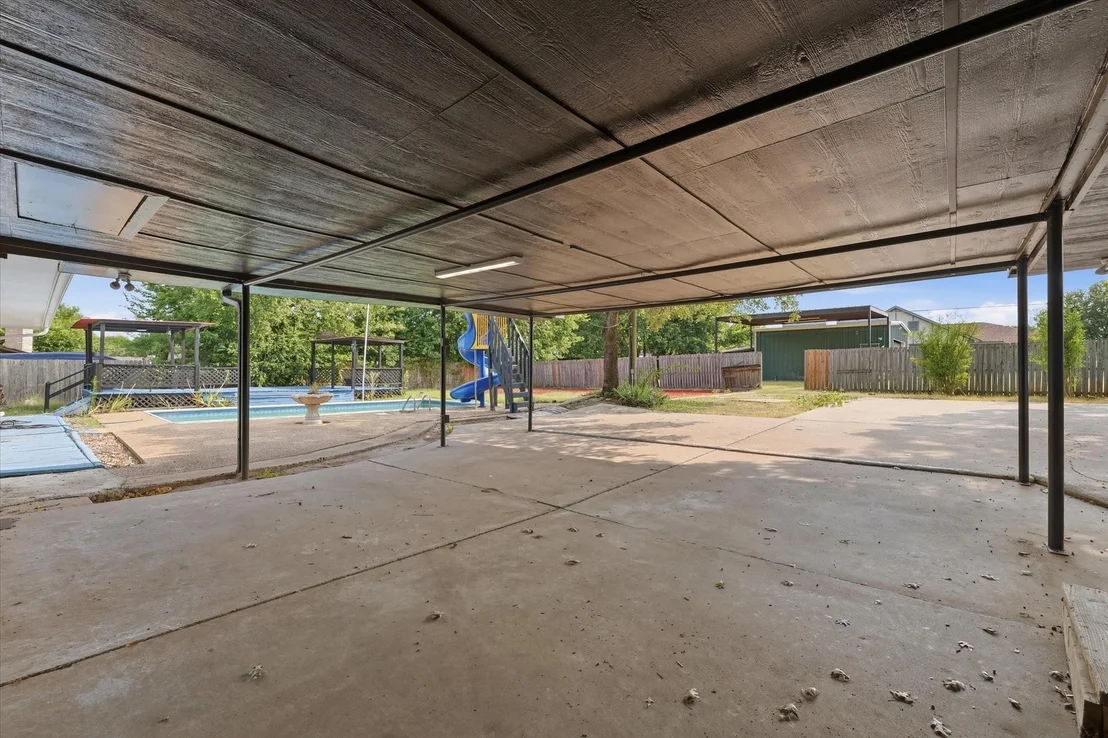 Photo of 140 Towne West Drive
