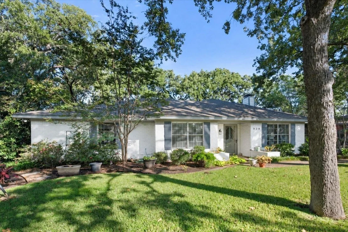 Photo of 929 Madison Square