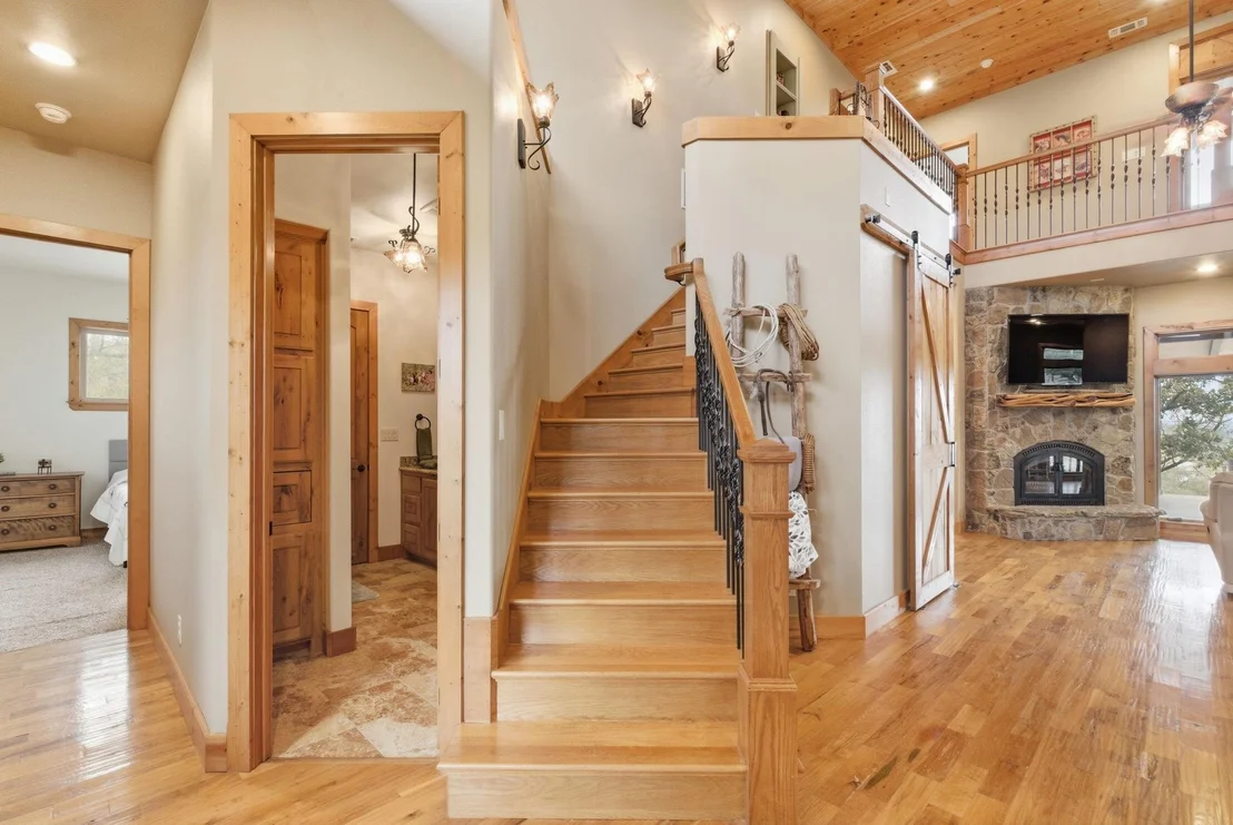Photo of 735 Gresham Lane